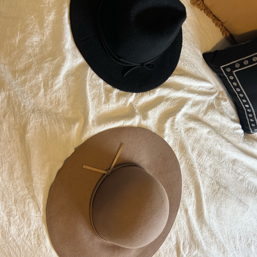 Black and Tan Women's Hat Duo